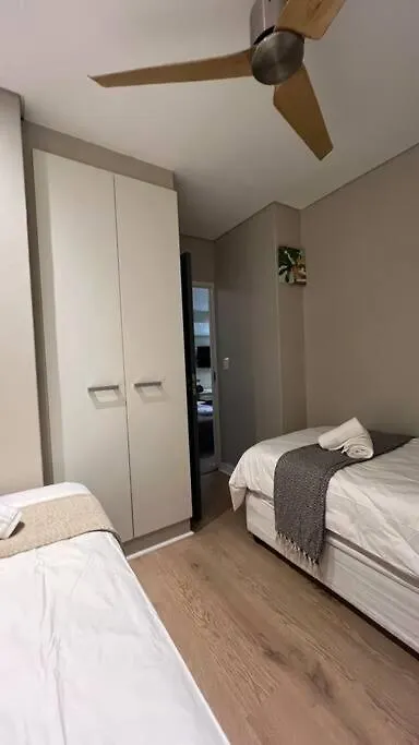 Central Cape Town Apt With Views